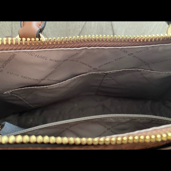 Michael kors cross body bag - Picture 7 of 14